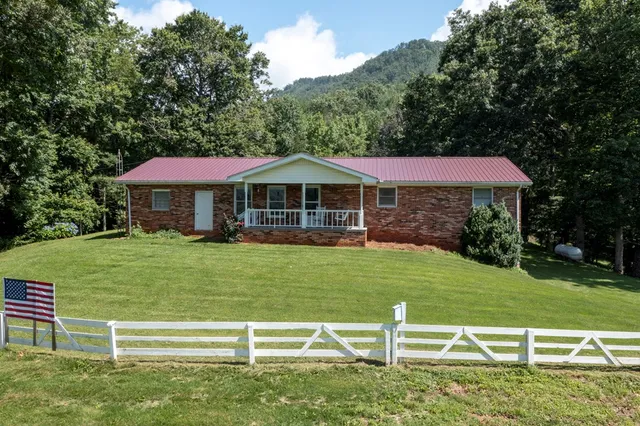 $545,000 | 16 Lois Lane, Hayesville, NC 28904