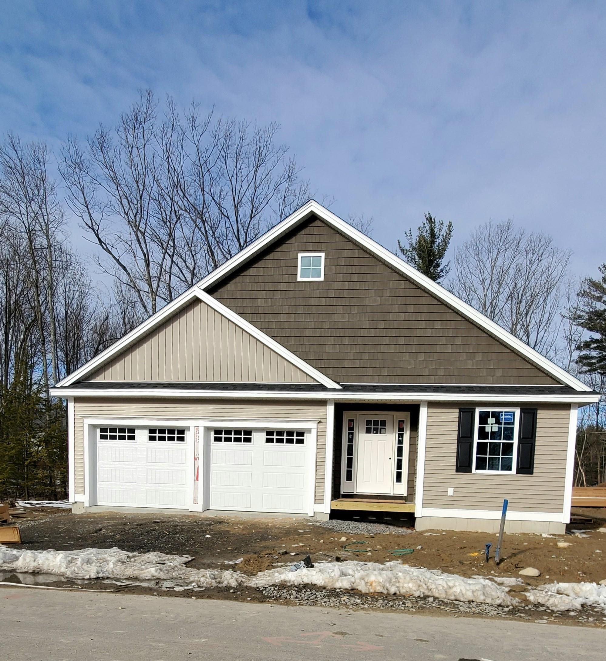 9 Massie Circle, Unit 7 Hudson, NH 03051 - Photo 1 of 10