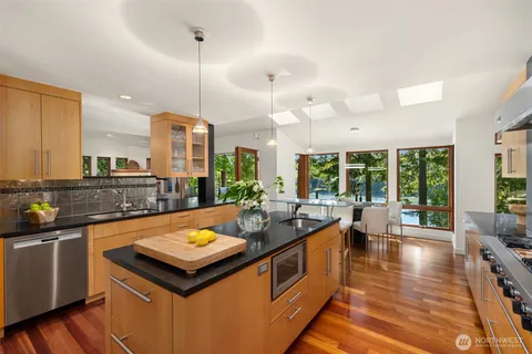 $3,295,000 | 11515 Blue Heron Lane Northeast, Bainbridge Island, WA 98110