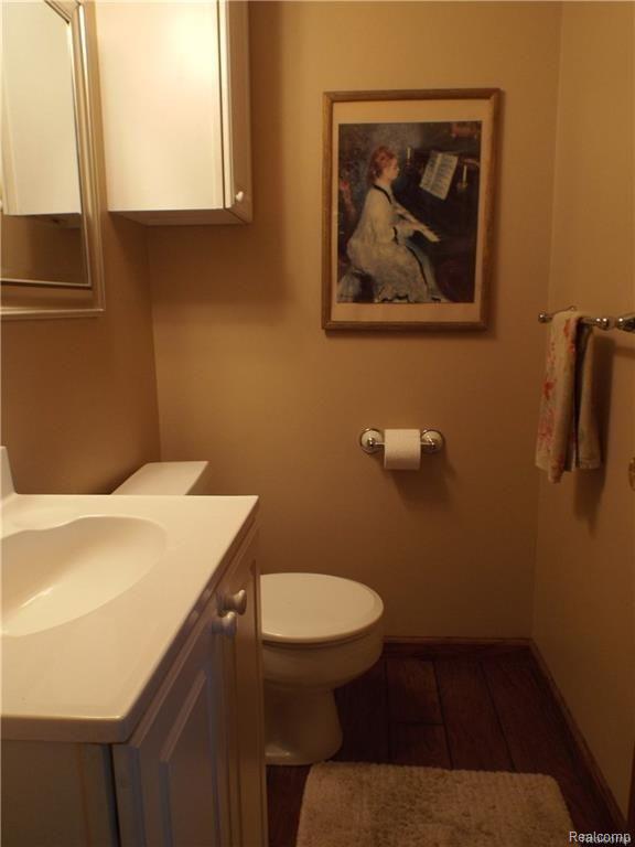 3862 Ruthland Road Troy, MI 48084 - Photo 16 of 35 Ruthland Powder Room.jpg
