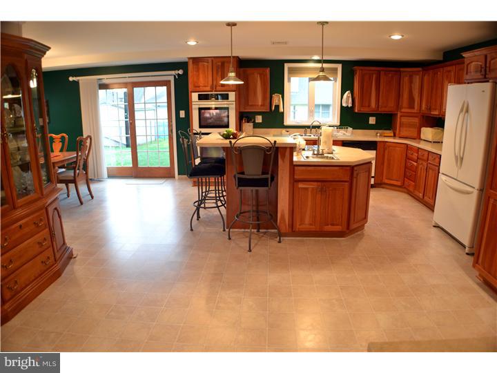 28 Indigo Road Levittown, PA 19057 - Photo 3 of 25 Kitchen