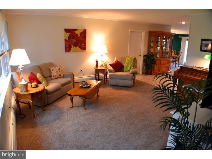28 Indigo Road Levittown, PA 19057 - Photo 8 of 25 Living Room
