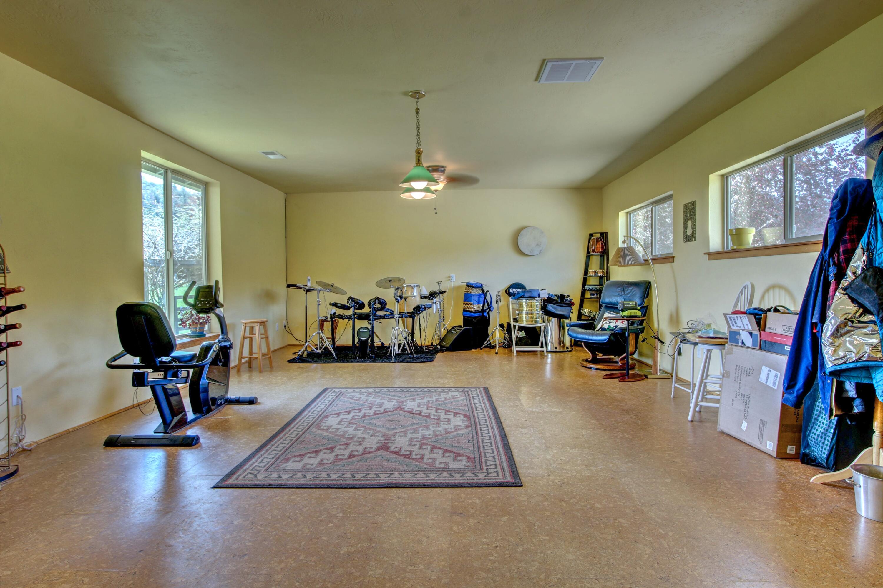 3055 Burrell Road Medford, OR 97501 - Photo 15 of 45 musicroom