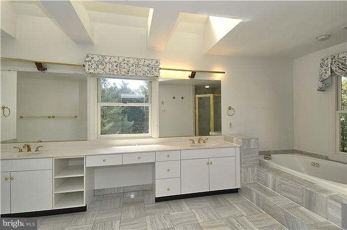 9530 Persimmon Tree Road Rockville, MD 20854 - Photo 14 of 30 Bath (Master)