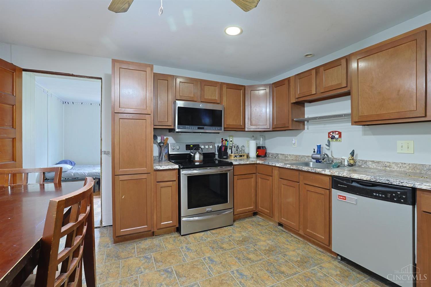 448 Riddle Road Cincinnati, OH 45220 - Photo 14 of 49