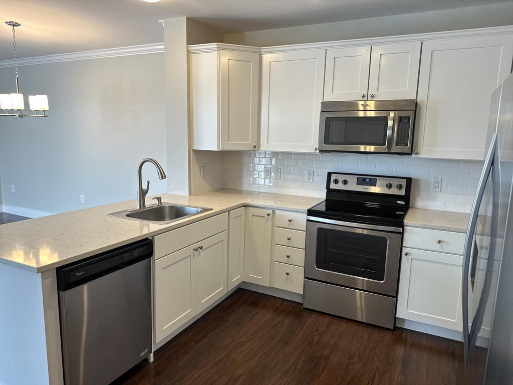 978 Worcester Street, Unit 202 Wellesley, MA 02482 - Photo 2 of 8