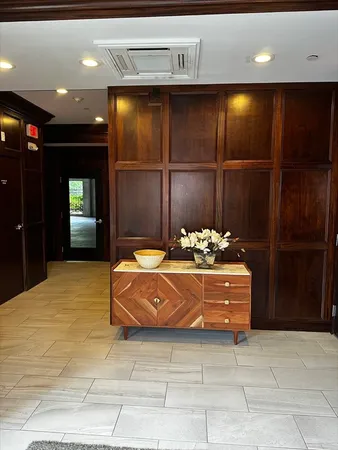 $2,400 | 978 Worcester Street, Unit 202, Wellesley, MA 02482