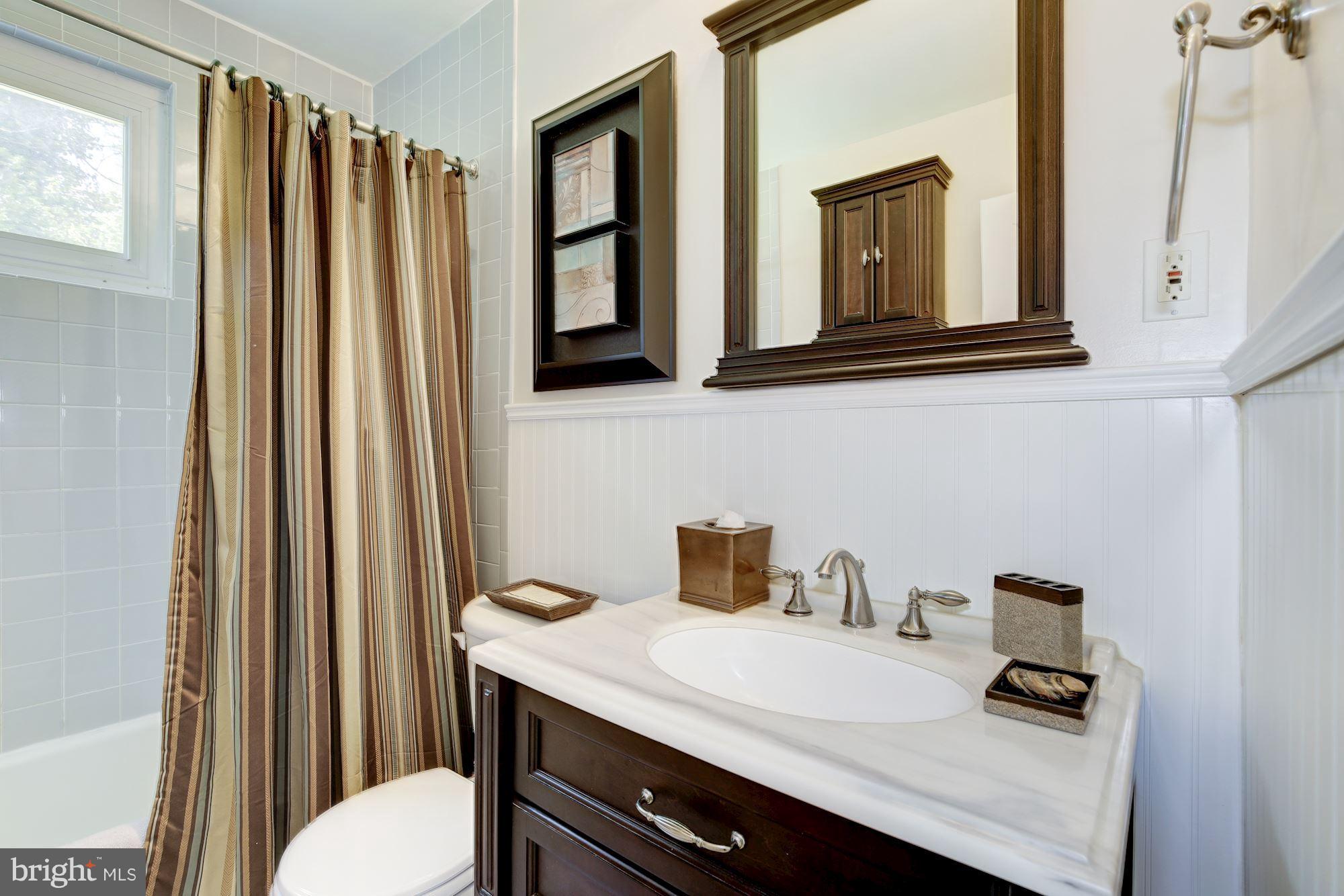 1705 Flora Lane Silver Spring, MD 20910 - Photo 14 of 28 Bath