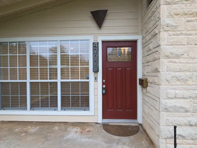$2,050 | 4707 Philco Drive, Austin, TX 78745