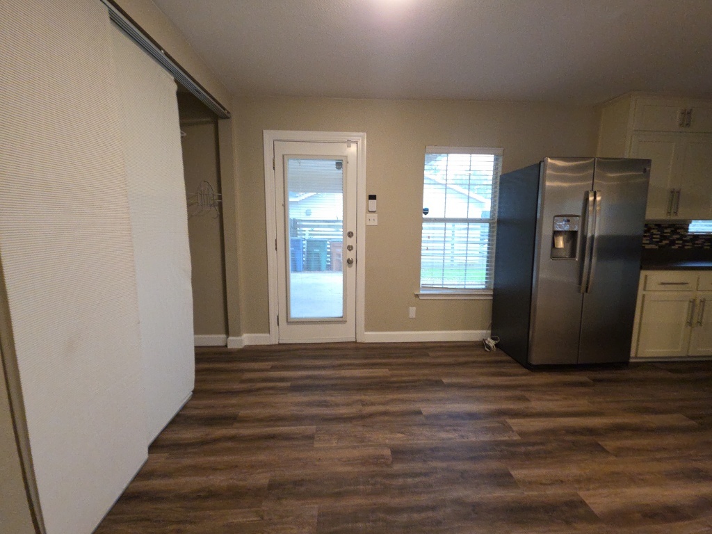 4707 Philco Drive Austin, TX 78745 - Photo 7 of 19 Dining area