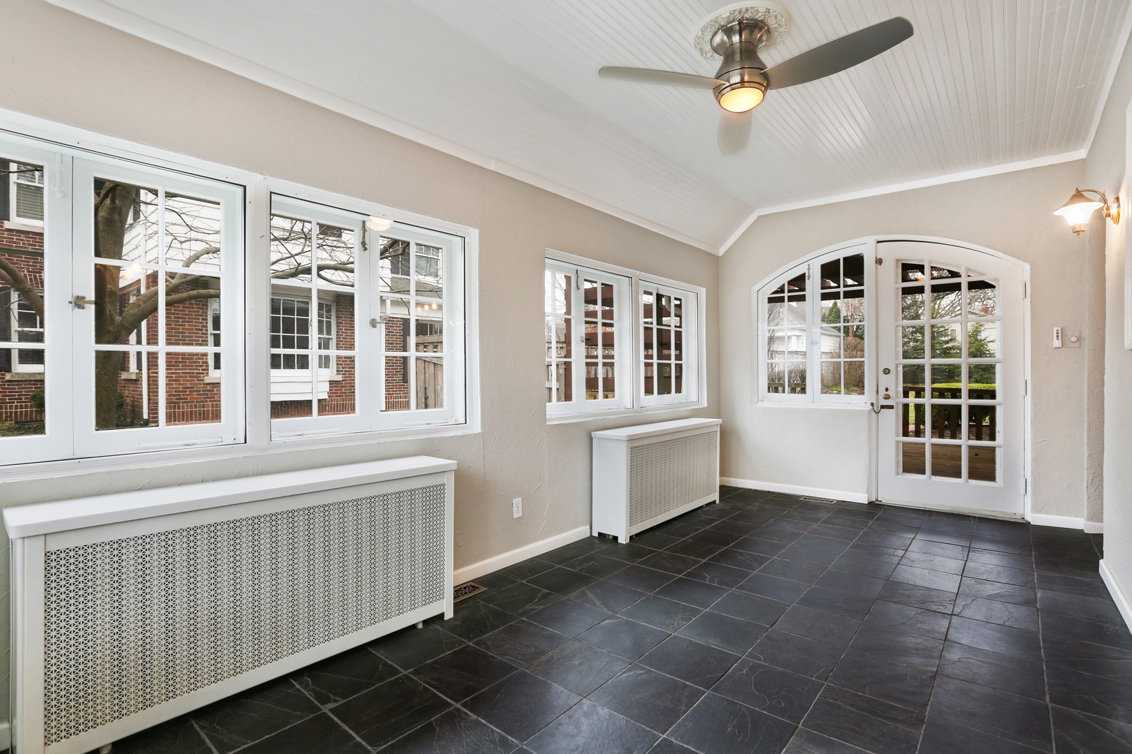 330 Radcliffe Way Hinsdale, IL 60521 - Photo 21 of 27 a view of empty room with windows