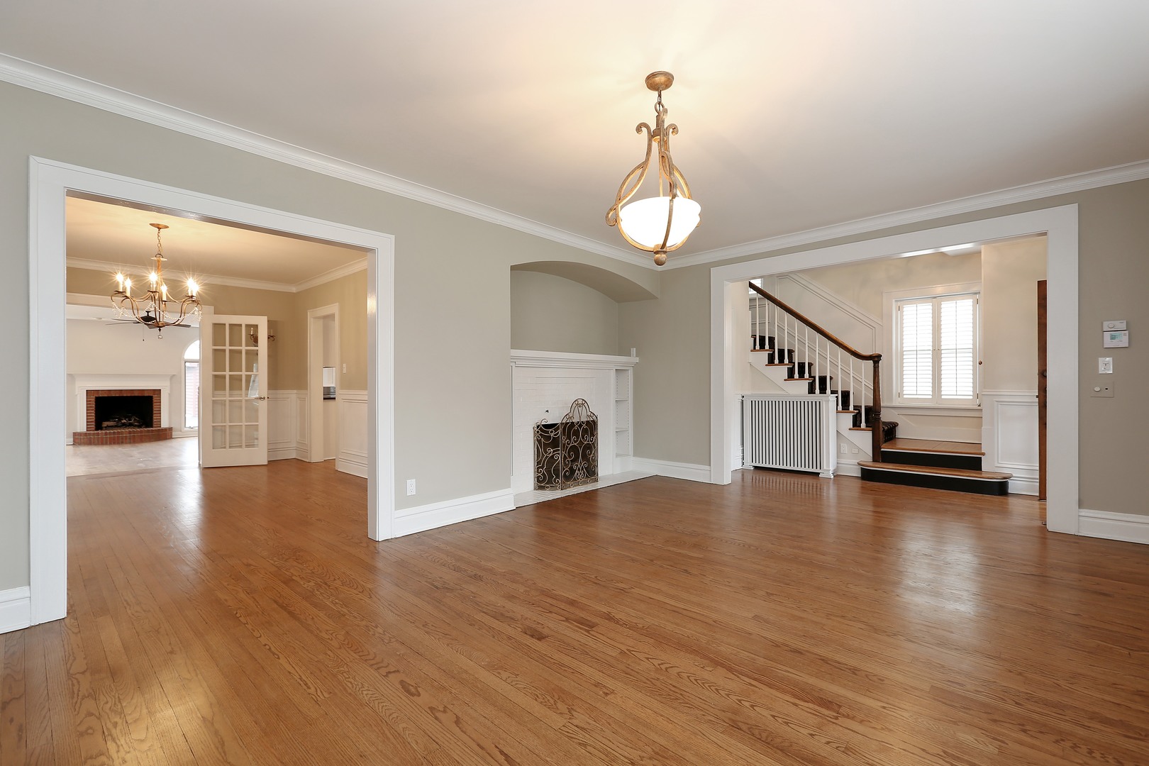 330 Radcliffe Way Hinsdale, IL 60521 - Photo 5 of 27 a view of a livingroom with wooden floor and a kitchen space