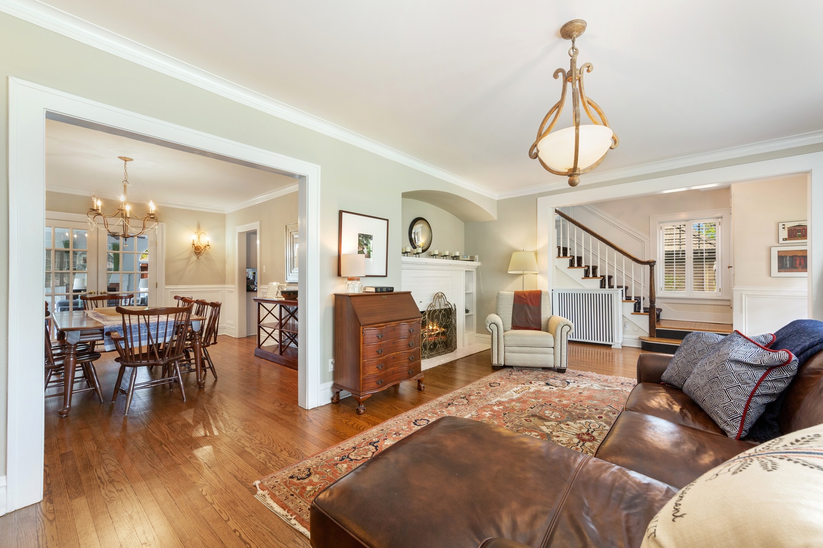 330 Radcliffe Way Hinsdale, IL 60521 - Photo 8 of 27 a living room with furniture and a wooden floor