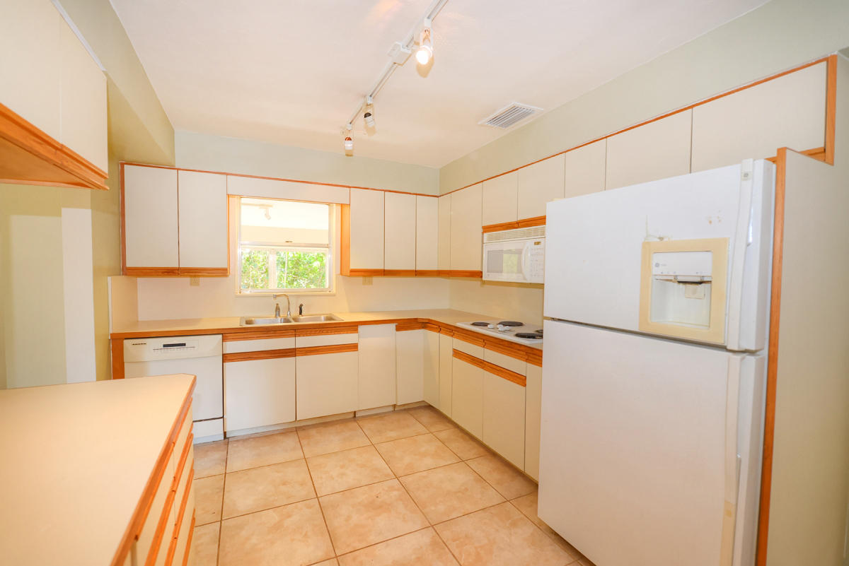 40 Park Road Islamorada, FL 33036 - Photo 8 of 30 Main Kitchen