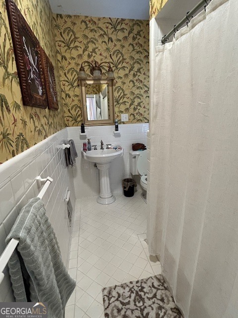 1156 South Main Street Moultrie, GA 31768 - Photo 45 of 56 a bath room with a sink and a shower curtain