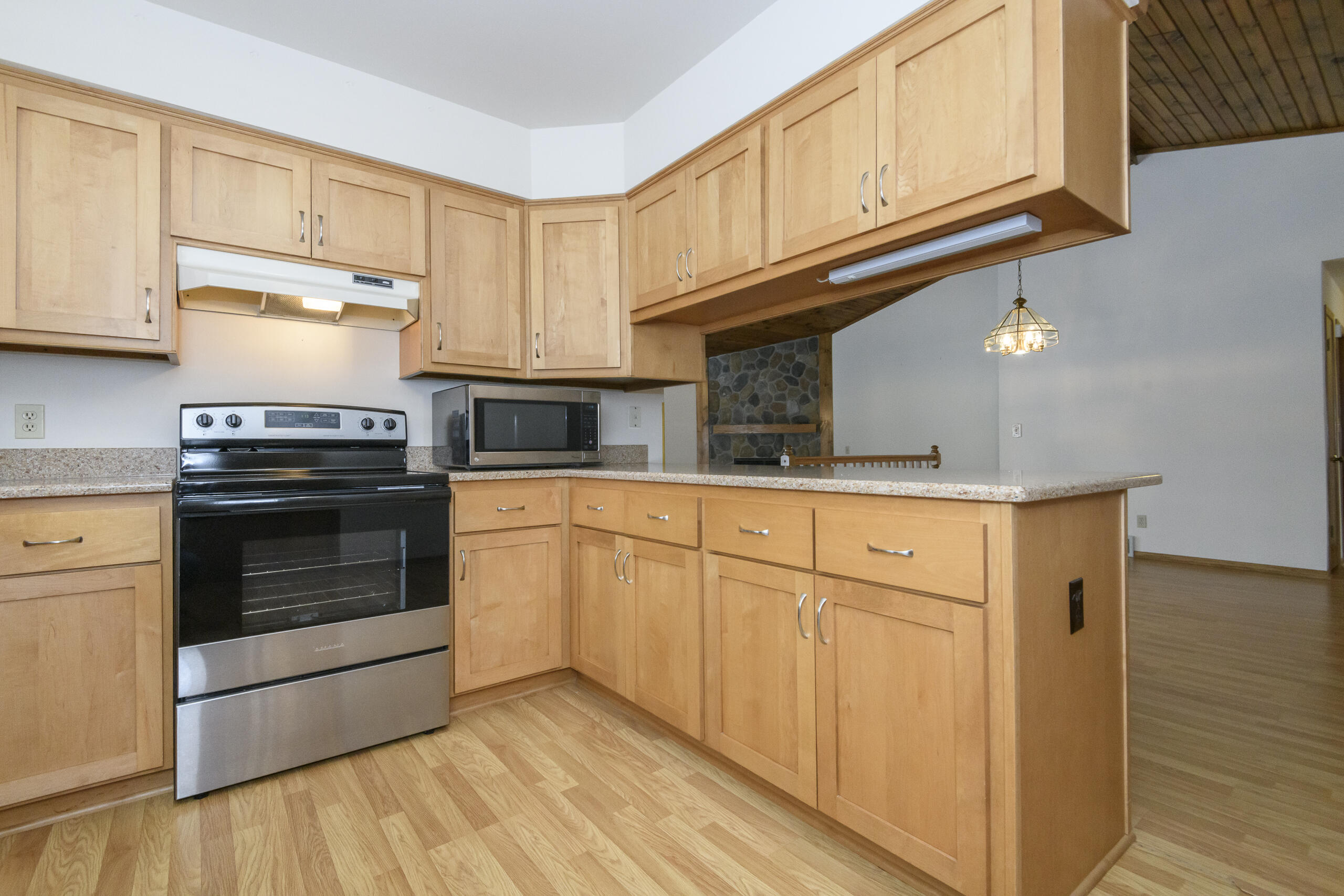W180N9890 Riversbend Circle West Germantown, WI 53022 - Photo 15 of 39 Updated Maple Cabinets
