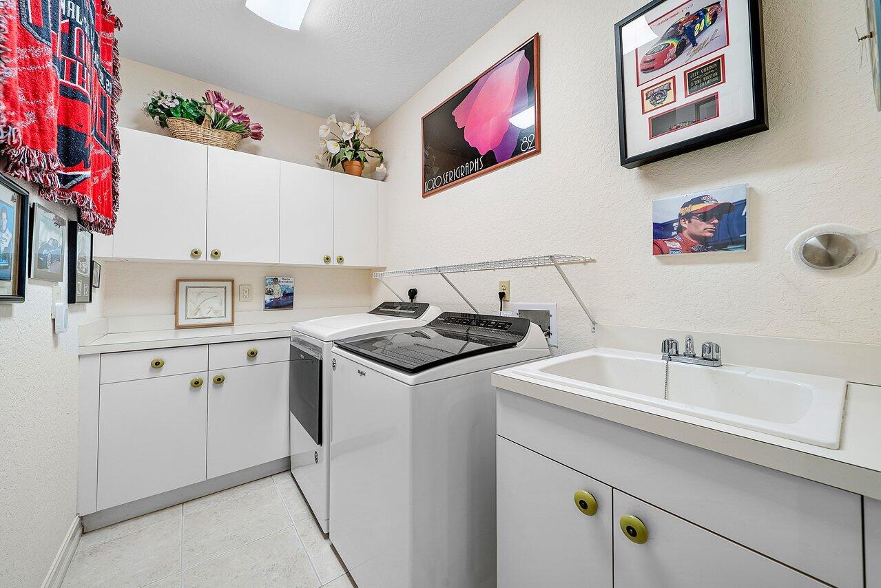 7094 Vía Mediterrania Boca Raton, FL 33433 - Photo 44 of 46 a kitchen with sink and cabinets