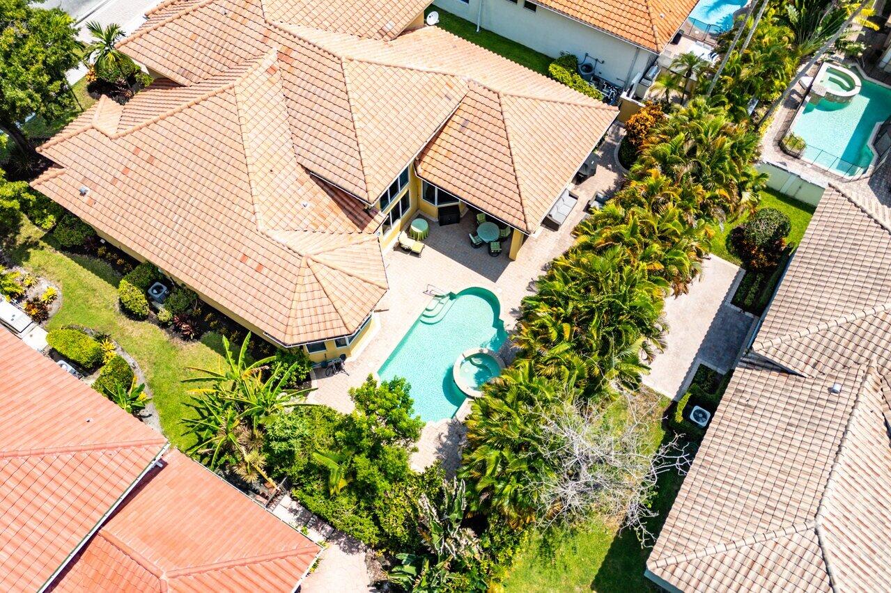 7094 Vía Mediterrania Boca Raton, FL 33433 - Photo 45 of 46 an aerial view of a house with a yard and plants