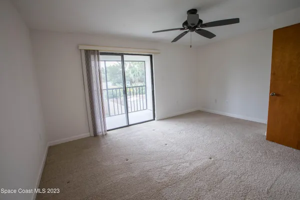 a view of empty room with ceiling fan