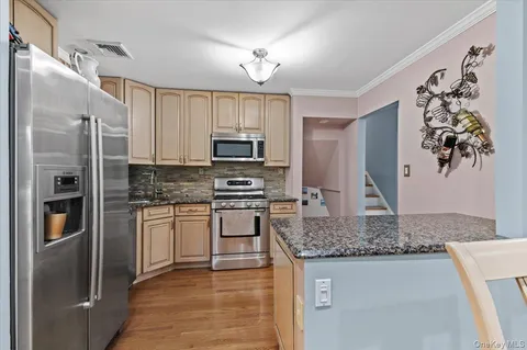 $975,000 | 10 Peter Road, Hicksville, NY 11801