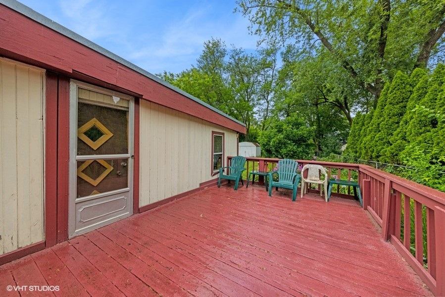 238 West Hickory Road Lombard, IL 60148 - Photo 15 of 17 a balcony view with a seating space