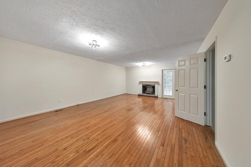 1005 Kennesborough Road Northwest Kennesaw, GA 30144 - Photo 12 of 34