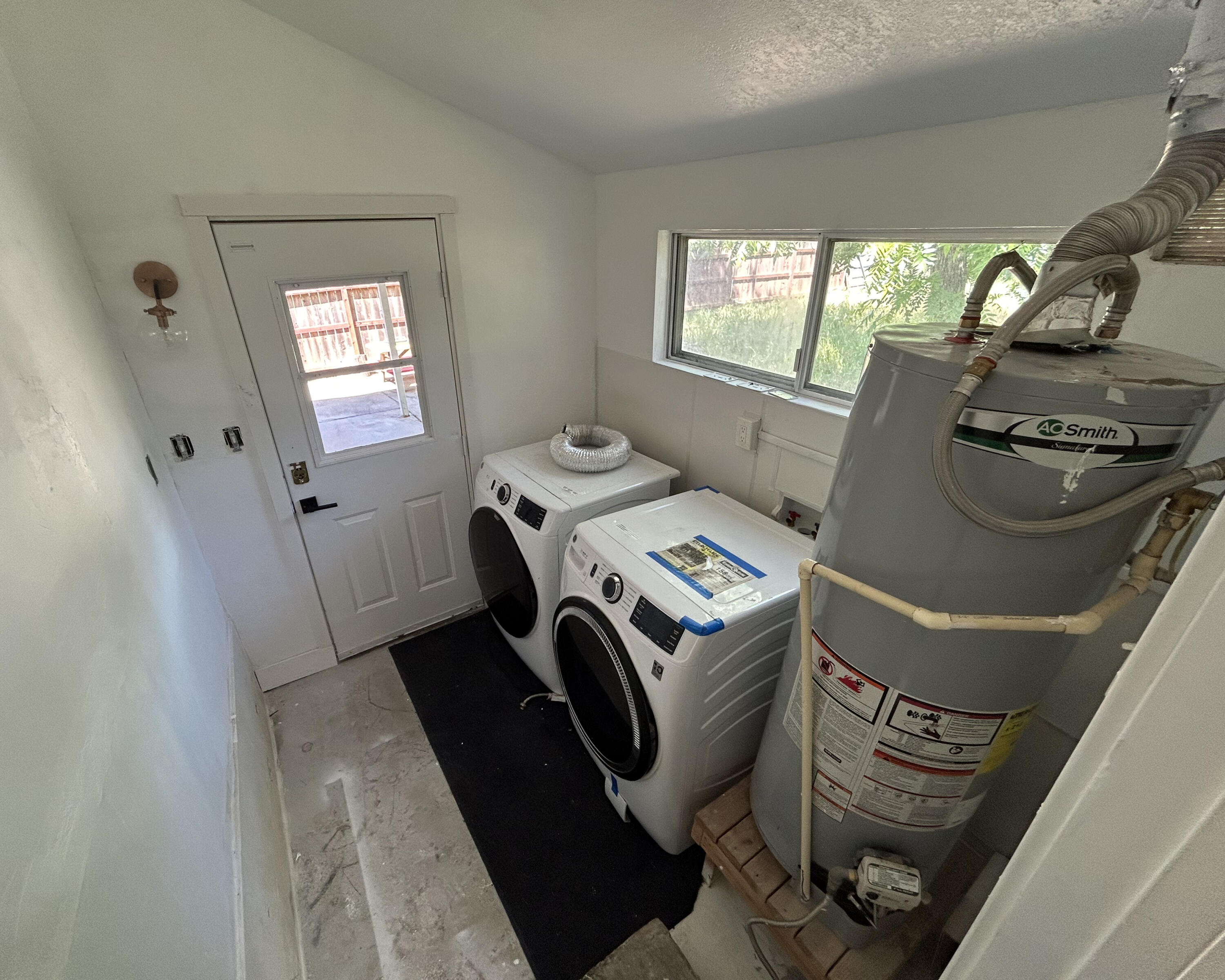 3356 Rancho Road Redding, CA 96002 - Photo 10 of 11 Laundry
