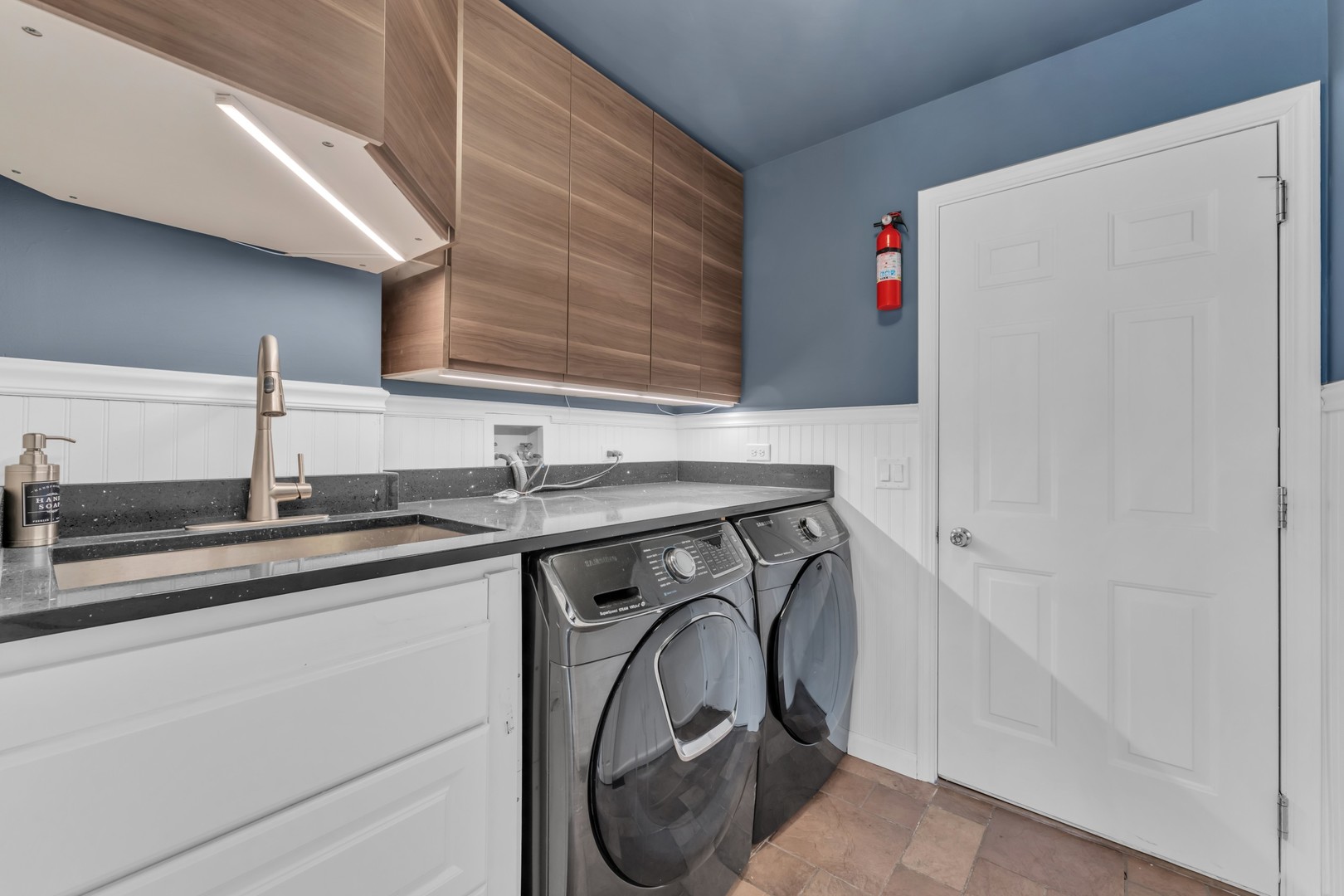 6063 Morningside Court Gurnee, IL 60031 - Photo 16 of 58 a utility room with dryer and washer
