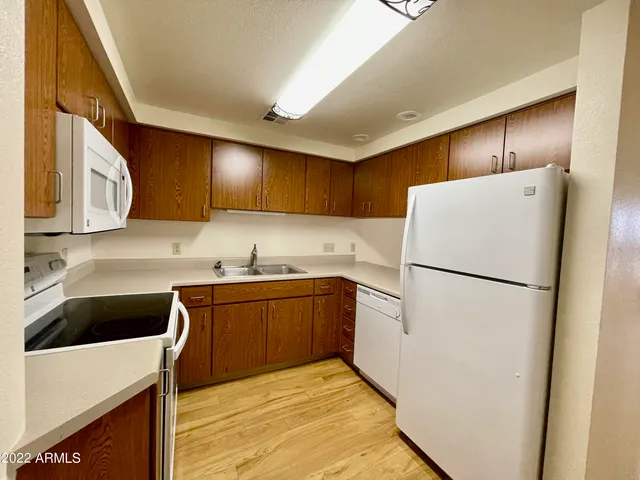 $2,885 | 6945 East Main Street, Mesa, AZ 85207