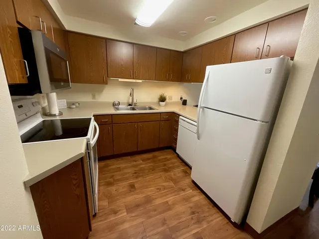 $2,885 | 6945 East Main Street, Mesa, AZ 85207