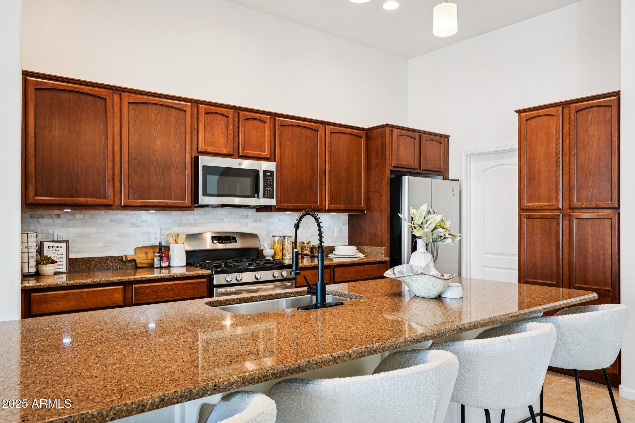 16758 West Almeria Road Goodyear, AZ 85395 - Photo 9 of 55 16-web-or-mls-W Almeria Rd-S0910-016