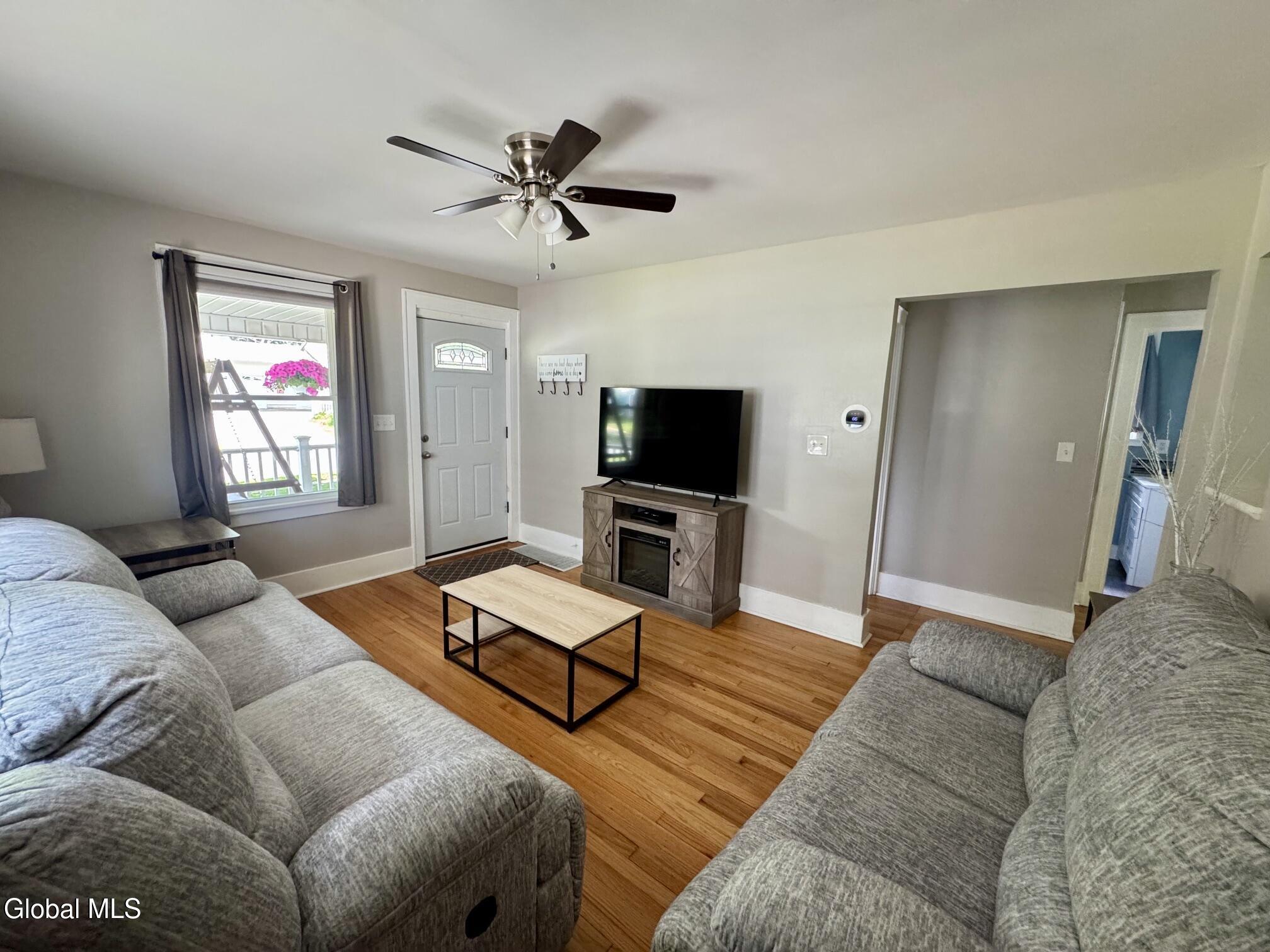 13 Knickerbocker Road Scotia, NY 12302 - Photo 4 of 23 living room