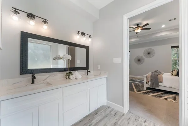 a en suite bathroom with double sink and a mirror
