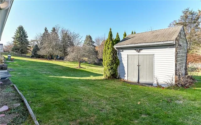 a view of a house with backyard and garden