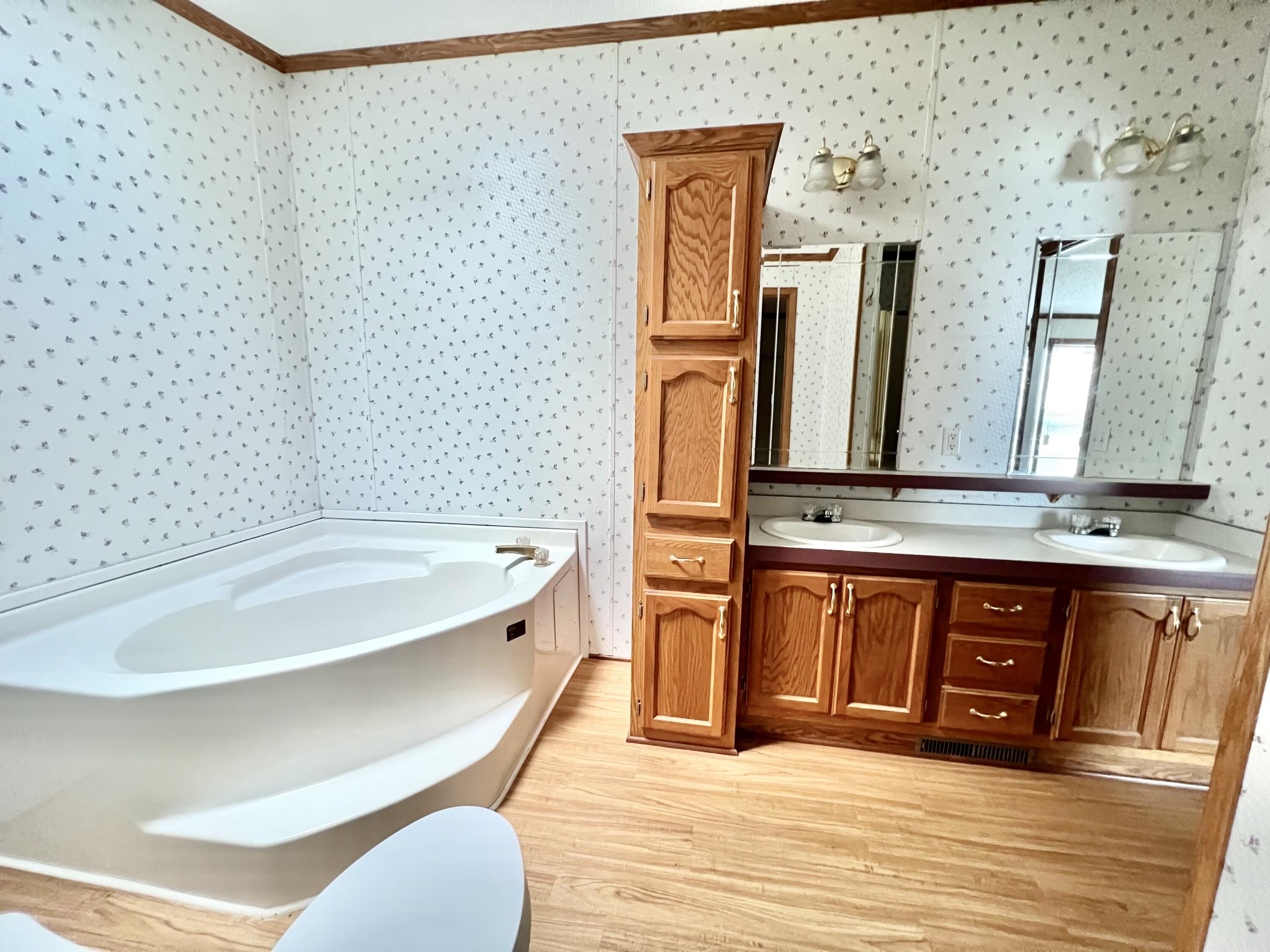 424 Compton Street Bronson, MI 49028 - Photo 10 of 15 E86A2896-3FB2-46ED-9886-7E3ED21DEF30
