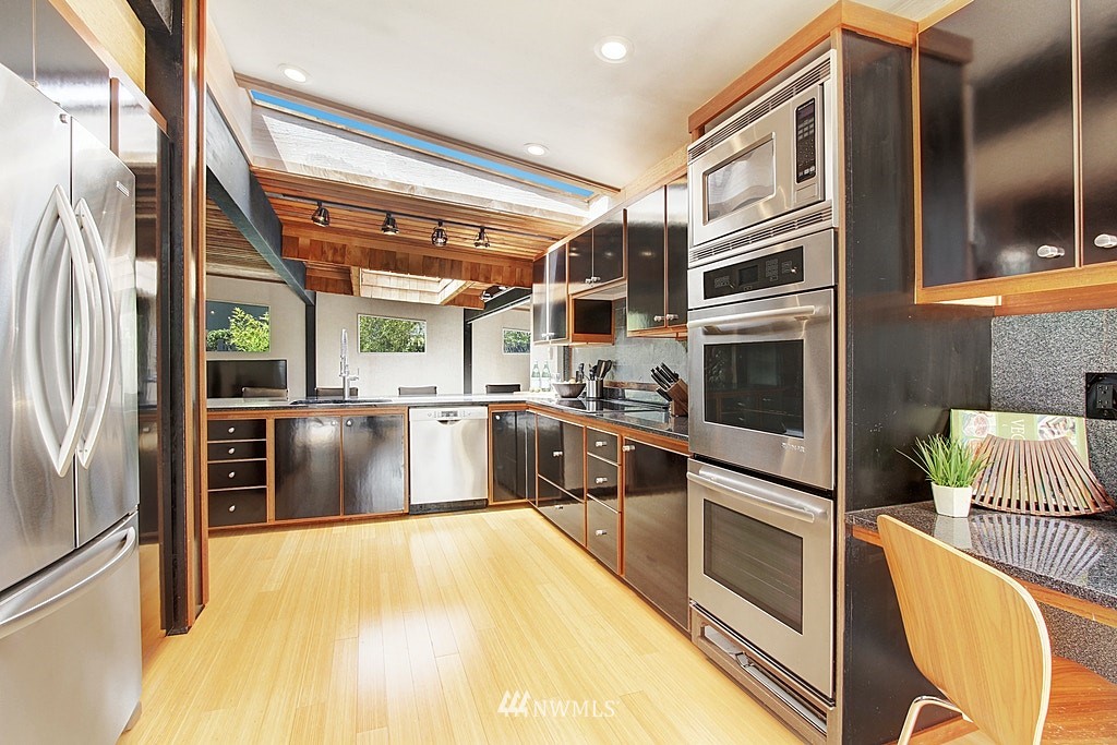 10624 Nottingham Road Edmonds, WA 98020 - Photo 14 of 36 Gallery Image 14