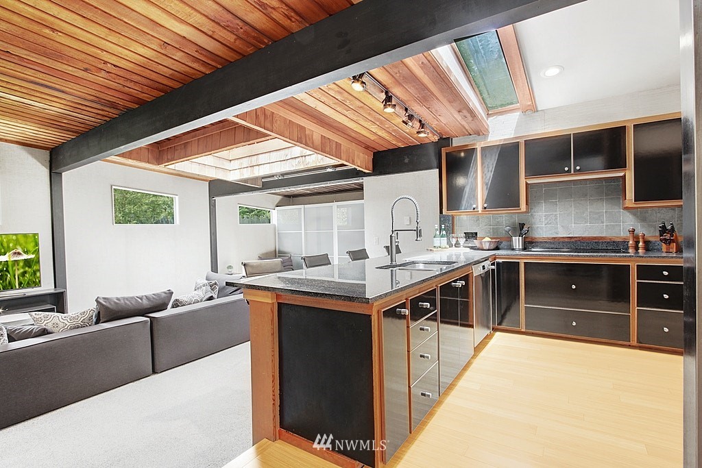 10624 Nottingham Road Edmonds, WA 98020 - Photo 16 of 36 Gallery Image 16