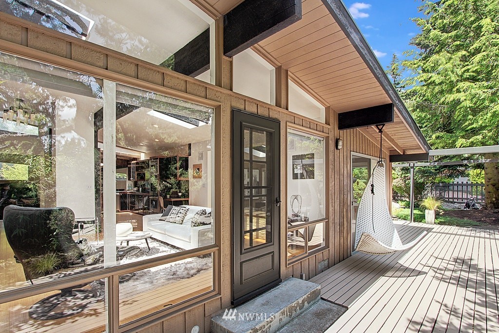 10624 Nottingham Road Edmonds, WA 98020 - Photo 3 of 36 Gallery Image 3