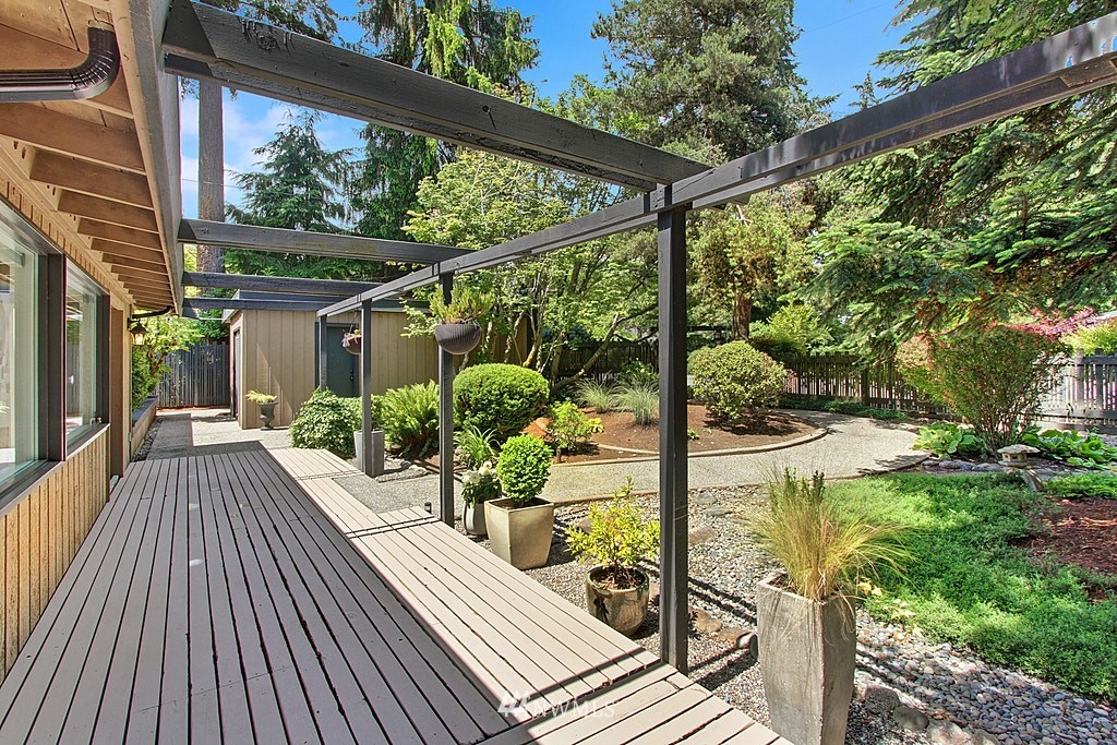 10624 Nottingham Road Edmonds, WA 98020 - Photo 33 of 36 Gallery Image 33