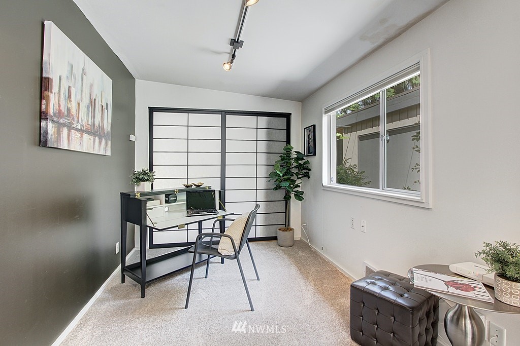 10624 Nottingham Road Edmonds, WA 98020 - Photo 5 of 36 Gallery Image 5