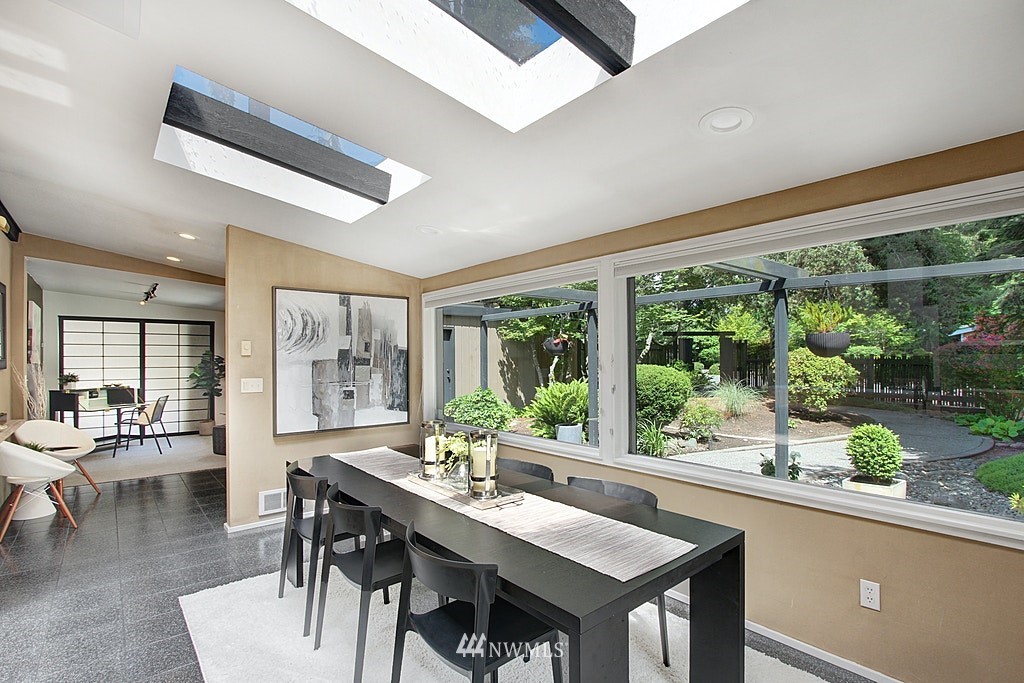 10624 Nottingham Road Edmonds, WA 98020 - Photo 6 of 36 Gallery Image 6