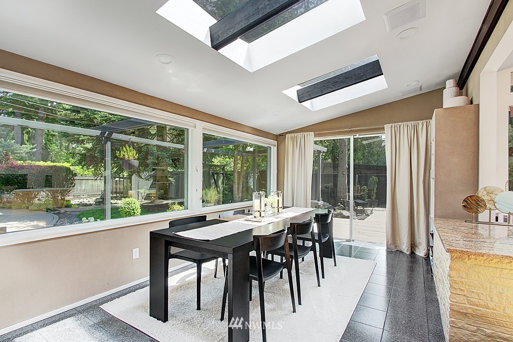 10624 Nottingham Road Edmonds, WA 98020 - Photo 7 of 36 Gallery Image 7
