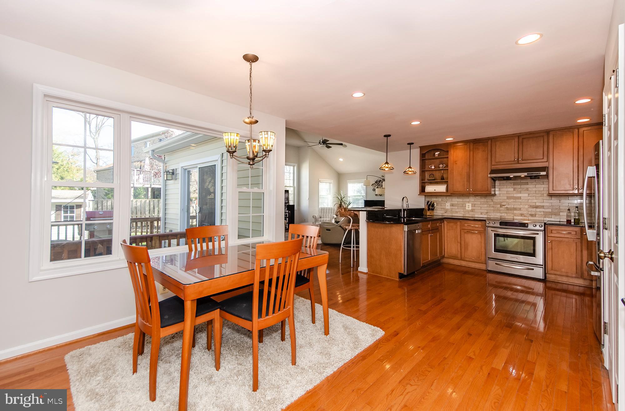 6532 Elnido Drive McLean, VA 22101 - Photo 11 of 45 Casual dining & breakfast area