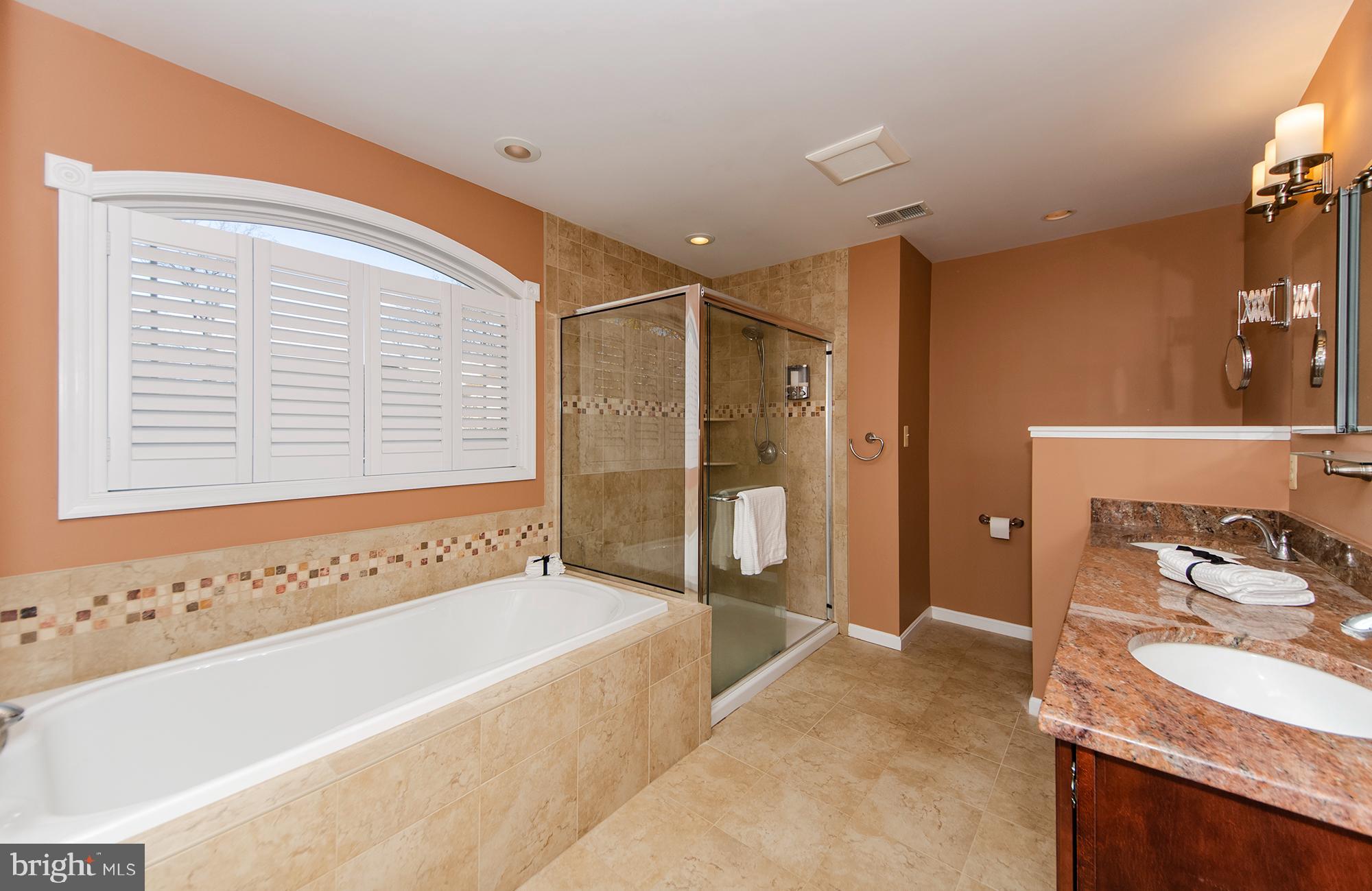 6532 Elnido Drive McLean, VA 22101 - Photo 26 of 45 Owners/primary bedroom bath