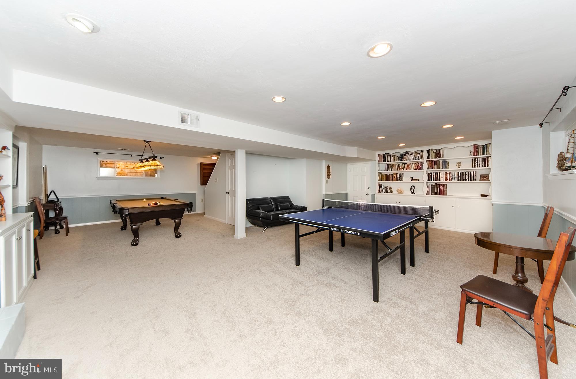 6532 Elnido Drive McLean, VA 22101 - Photo 32 of 45 Attractive built-ins