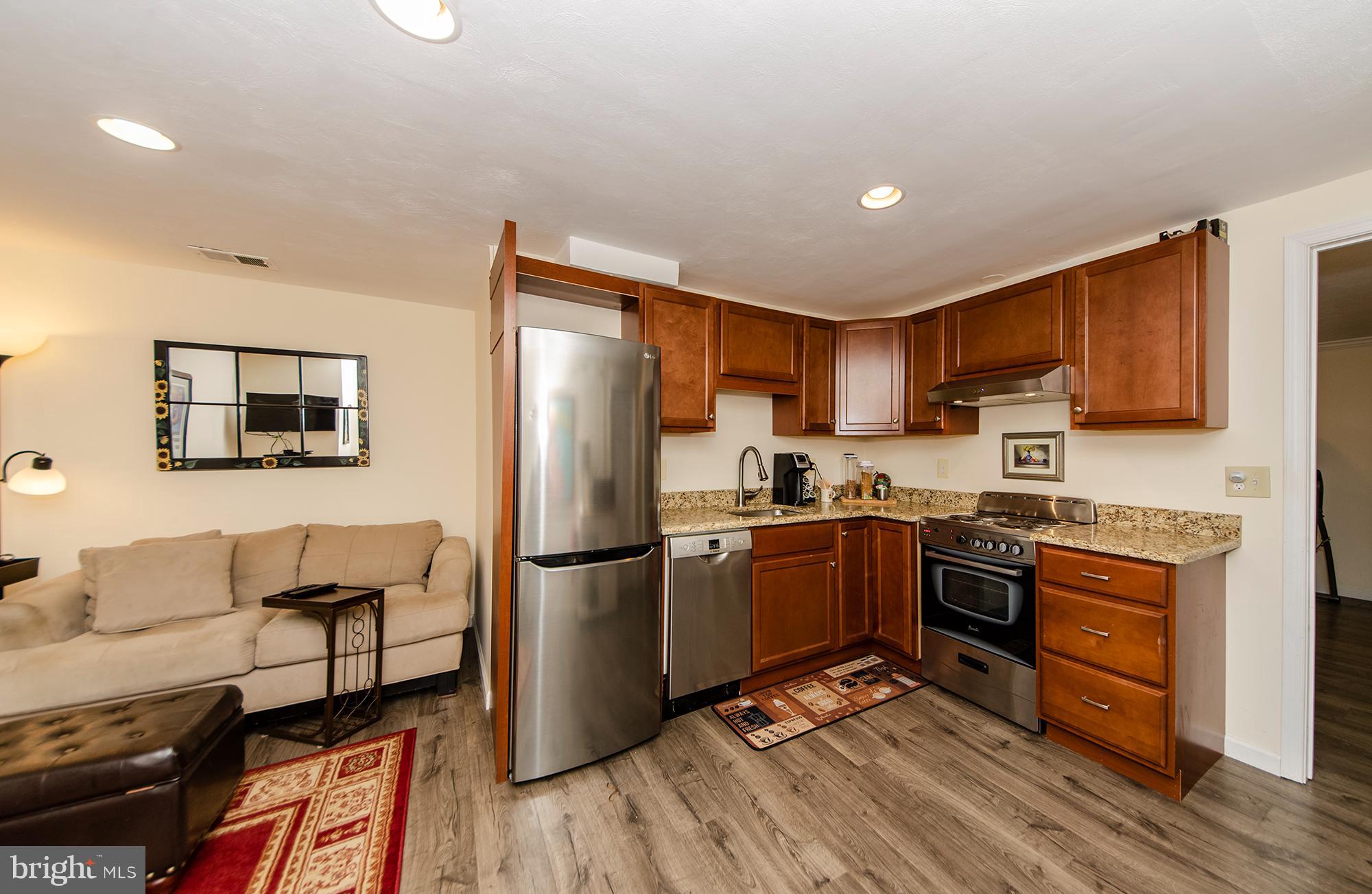 6532 Elnido Drive McLean, VA 22101 - Photo 34 of 45 In-law /nanny suite with separate entrance