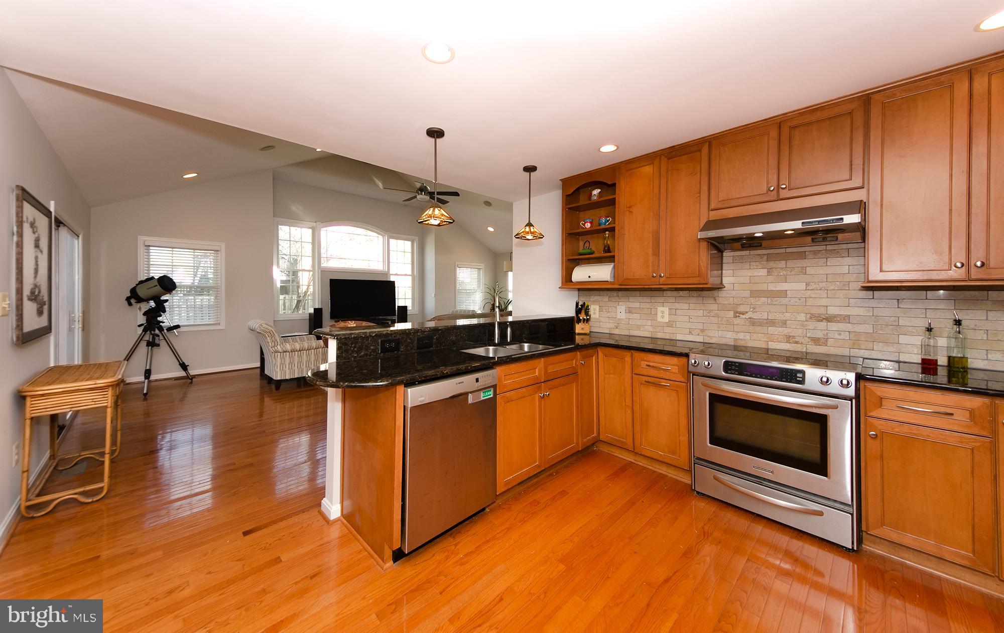 6532 Elnido Drive McLean, VA 22101 - Photo 7 of 45 Enjoy cooking in this fully equipped kitchen