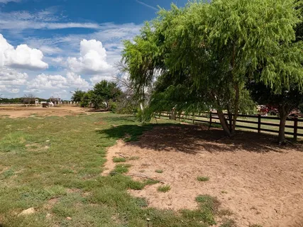 a view of road with yard