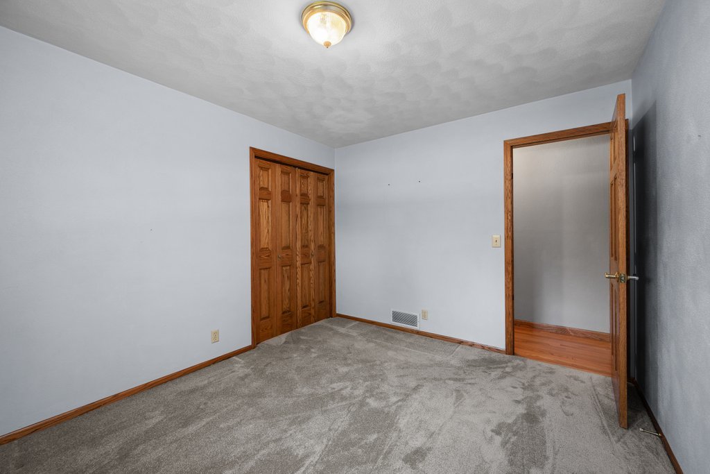 207 Amber Lane Geneseo, IL 61254 - Photo 28 of 57 an empty room with window