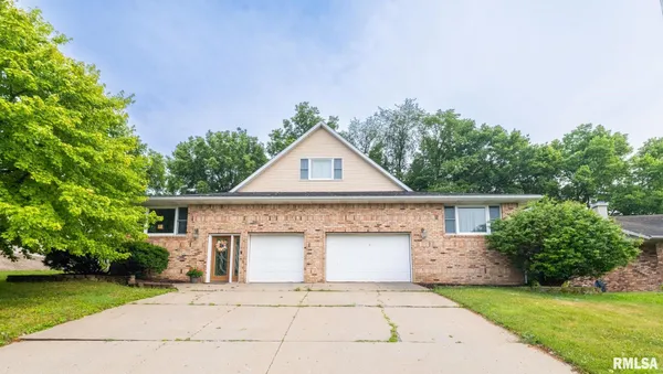 $279,900 | 2424 Maywood Avenue, Pekin, IL 61554